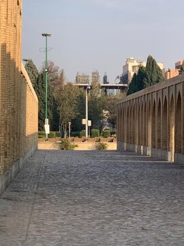 حریم منظری " پل خواجو"  اصفهان ، همچنان اسیر کمند ساخت و ساز