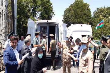 جمهوری آذربایجان ۲۰ زندانی ایرانی را از مرز آستارا تحویل داد