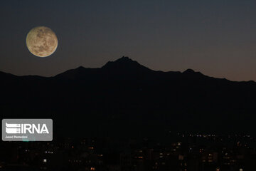 Super Lune 2021: des scenes magnifiques dans le ciel de Hamedan 