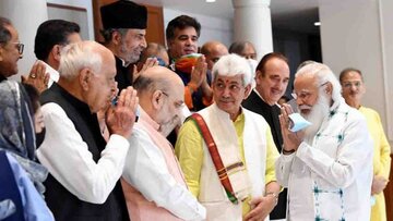 دیدار نخست وزیر هند با رهبران کشمیری سه سال پس از لغو امتیازات کشمیر