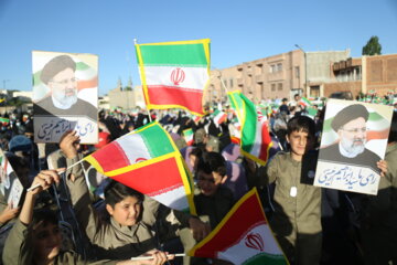 جشن شکرانه حضور در انتخابات ۱۴۰۰ در محل شهیدگاه شیخ صفی الدین اردبیلی