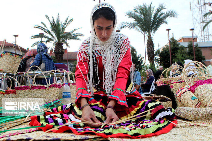 بیش از ۲هزار هنرمند و صنعتگر صنایع دستی بیمه می‌شوند