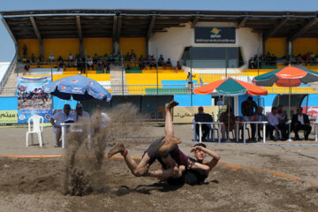 Le championnat d’Iran de Beach Wrestling, la lutte sur sable, sur la plage