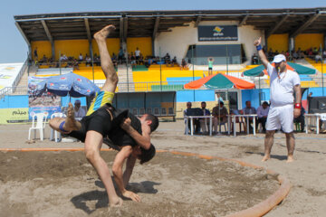 Le championnat d’Iran de Beach Wrestling, la lutte sur sable, sur la plage