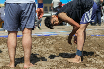 Le championnat d’Iran de Beach Wrestling, la lutte sur sable, sur la plage