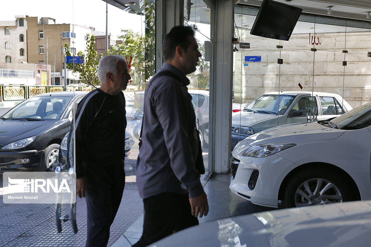 دلالان نمایشگاه‌های خودرو باید تایید صلاحت شوند