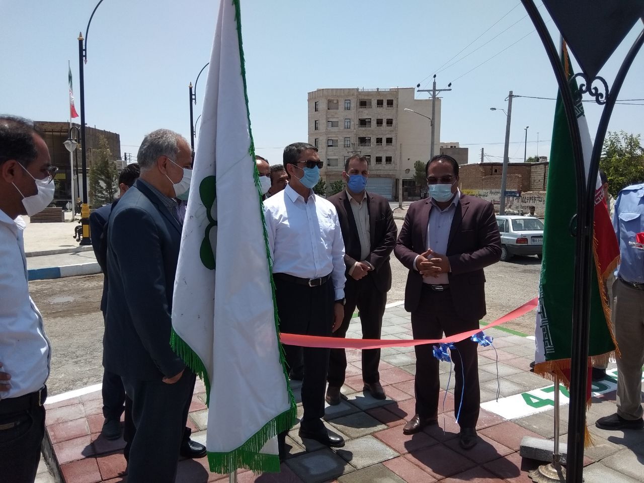 دست کودک نوپای بخشداری زاویه را بگیرید