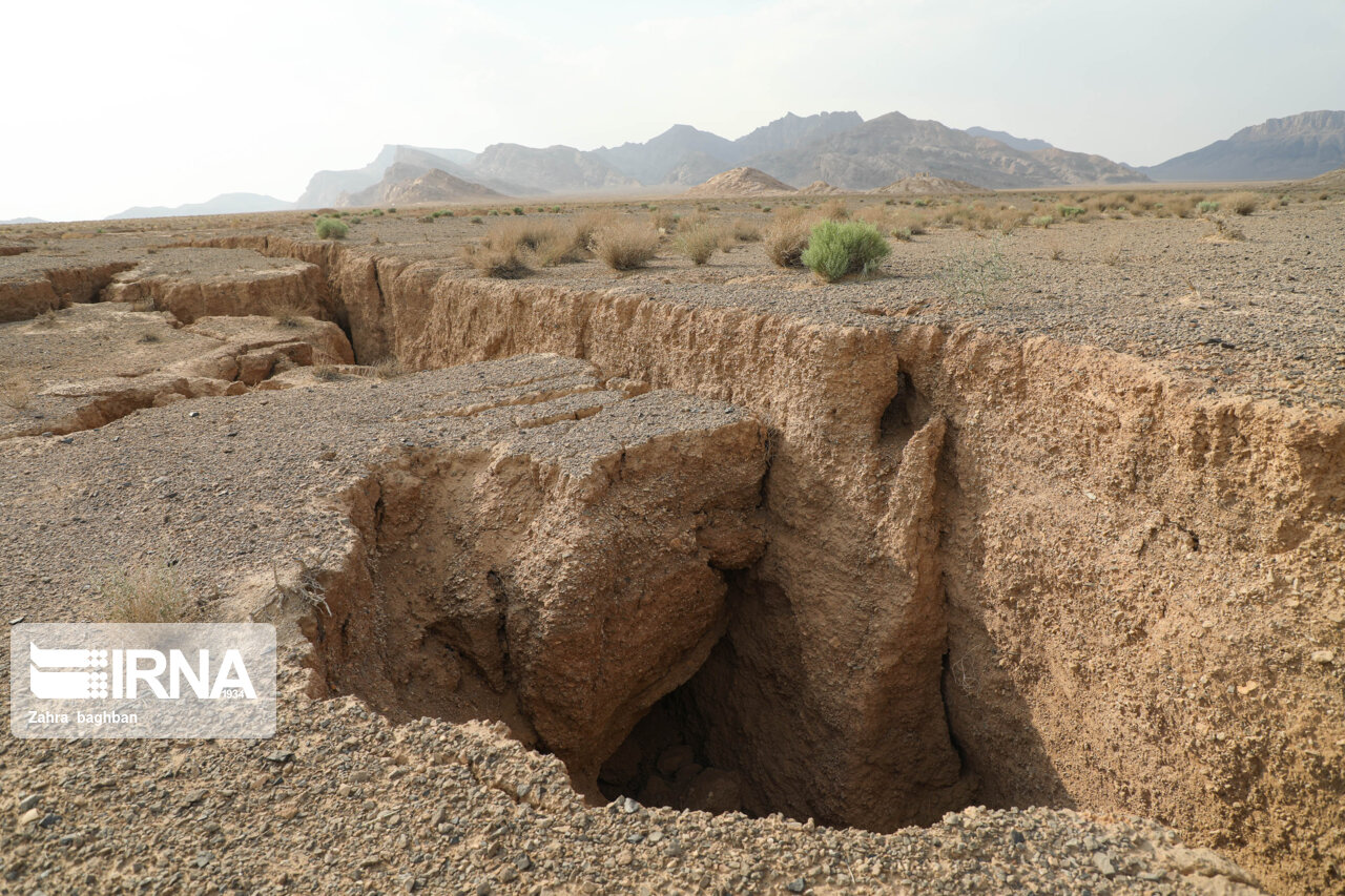 زمین آرام آرام فرو می‌رود