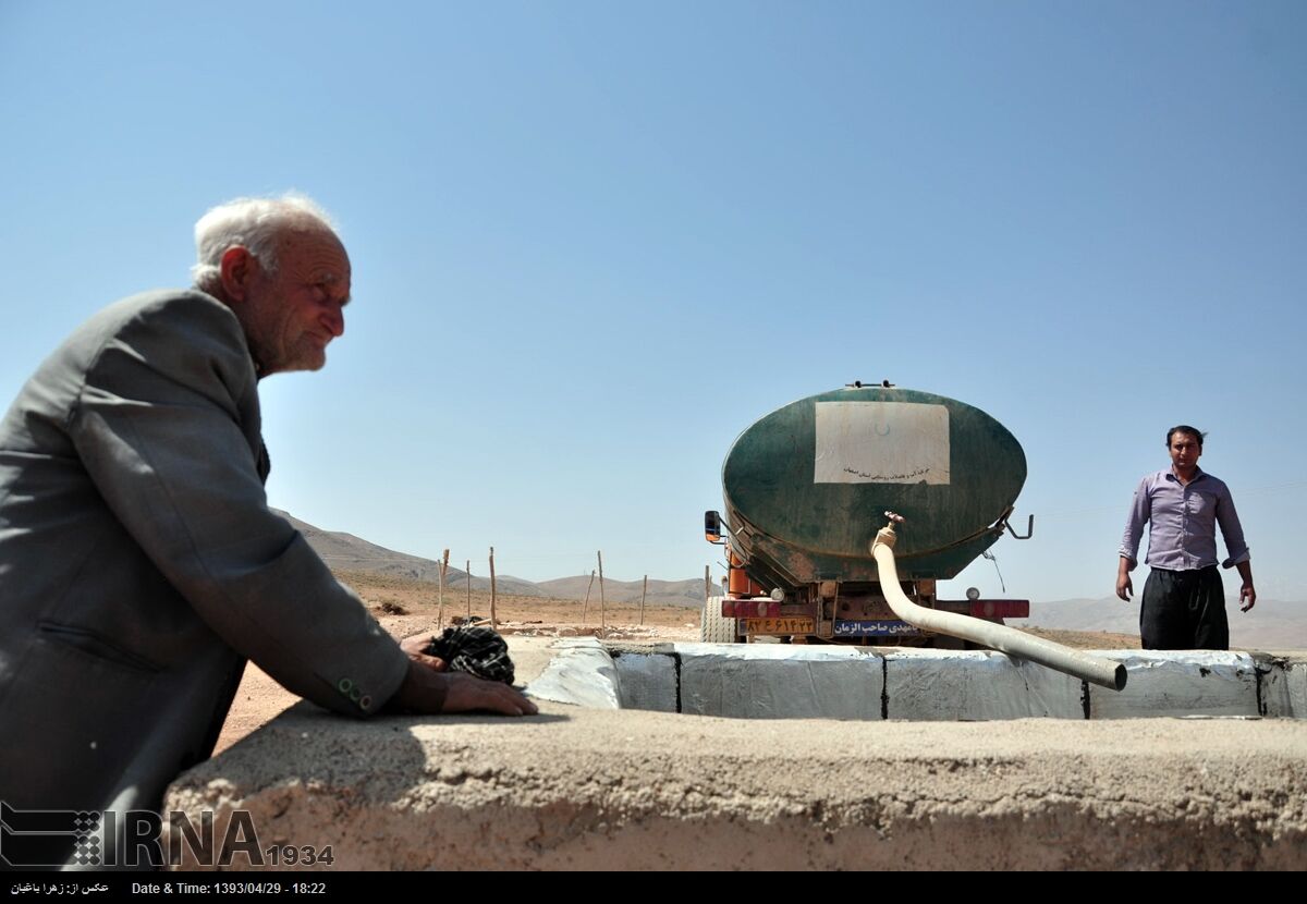 آب آشامیدنی عشایر شهرستان سمیرم با  چهار دستگاه تانکر تامین می‌شود