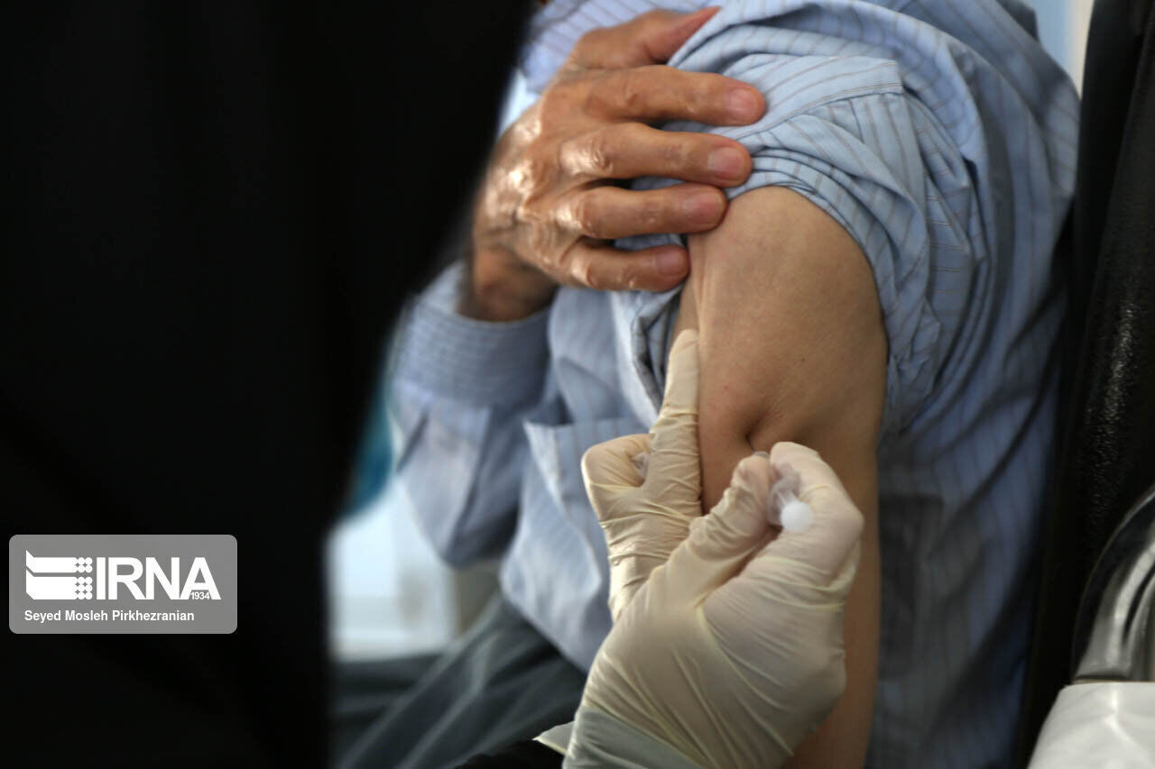 تزریق واکسن ایران برکت در لرستان آغاز شد