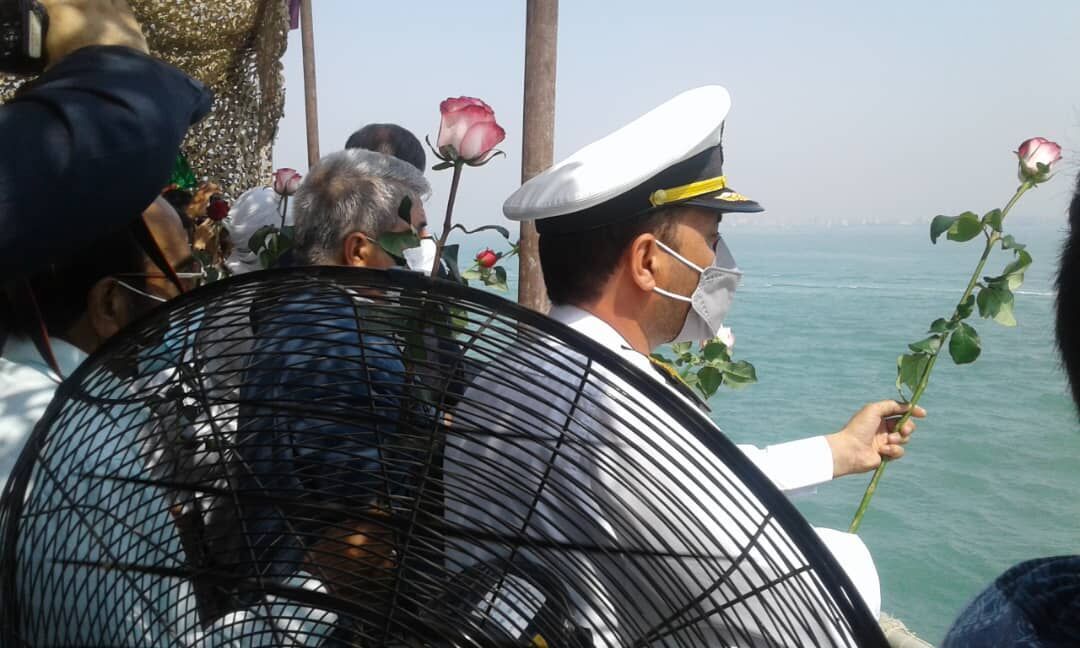 Scene of 290 martyrdoms showered with flowers in Persian Gulf where US hit airliner in 1988