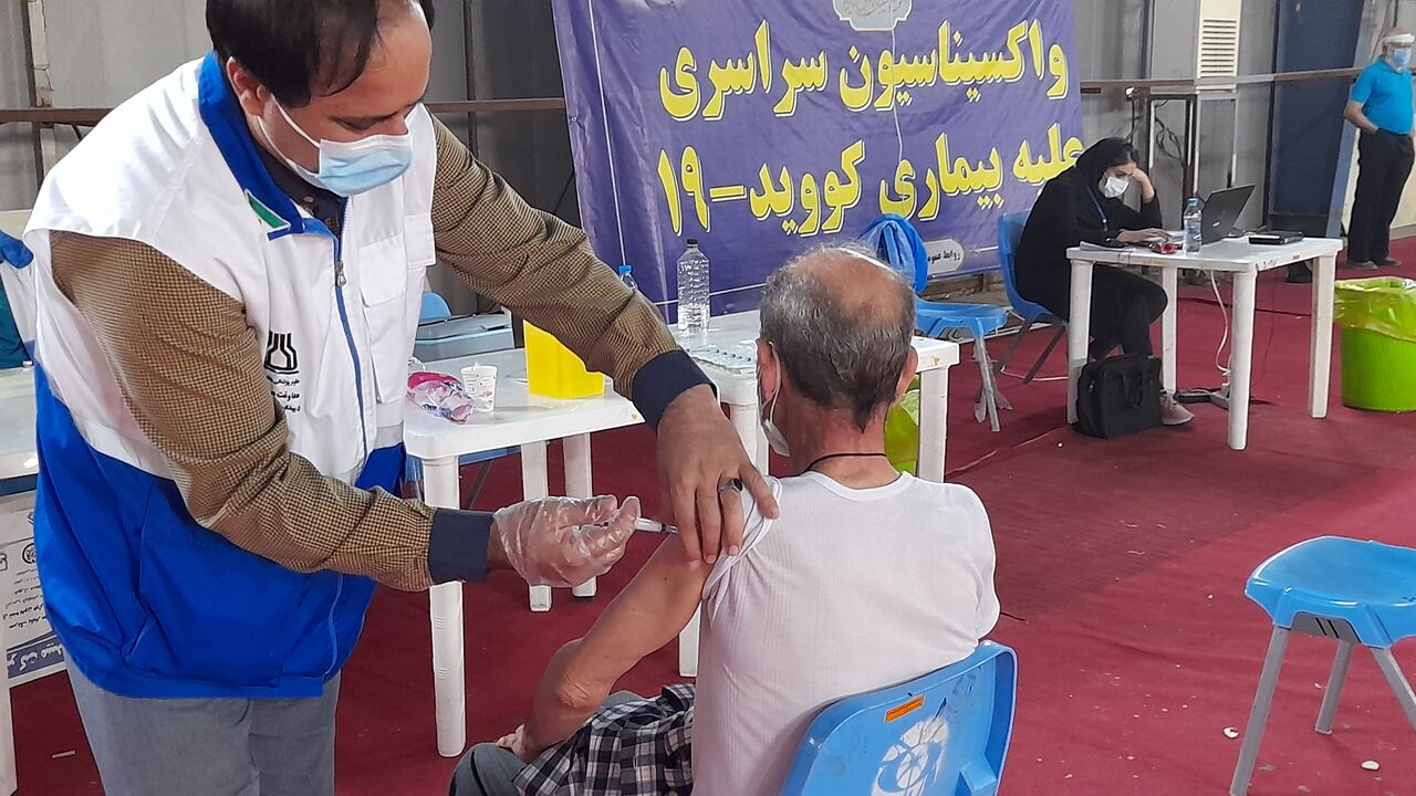 بزرگترین مرکز واکسیناسیون استان مرکزی در اراک آغاز به کار کرد بزرگترین مرکز واکسیناسیون استان مرکزی در اراک آغاز به کار کرد