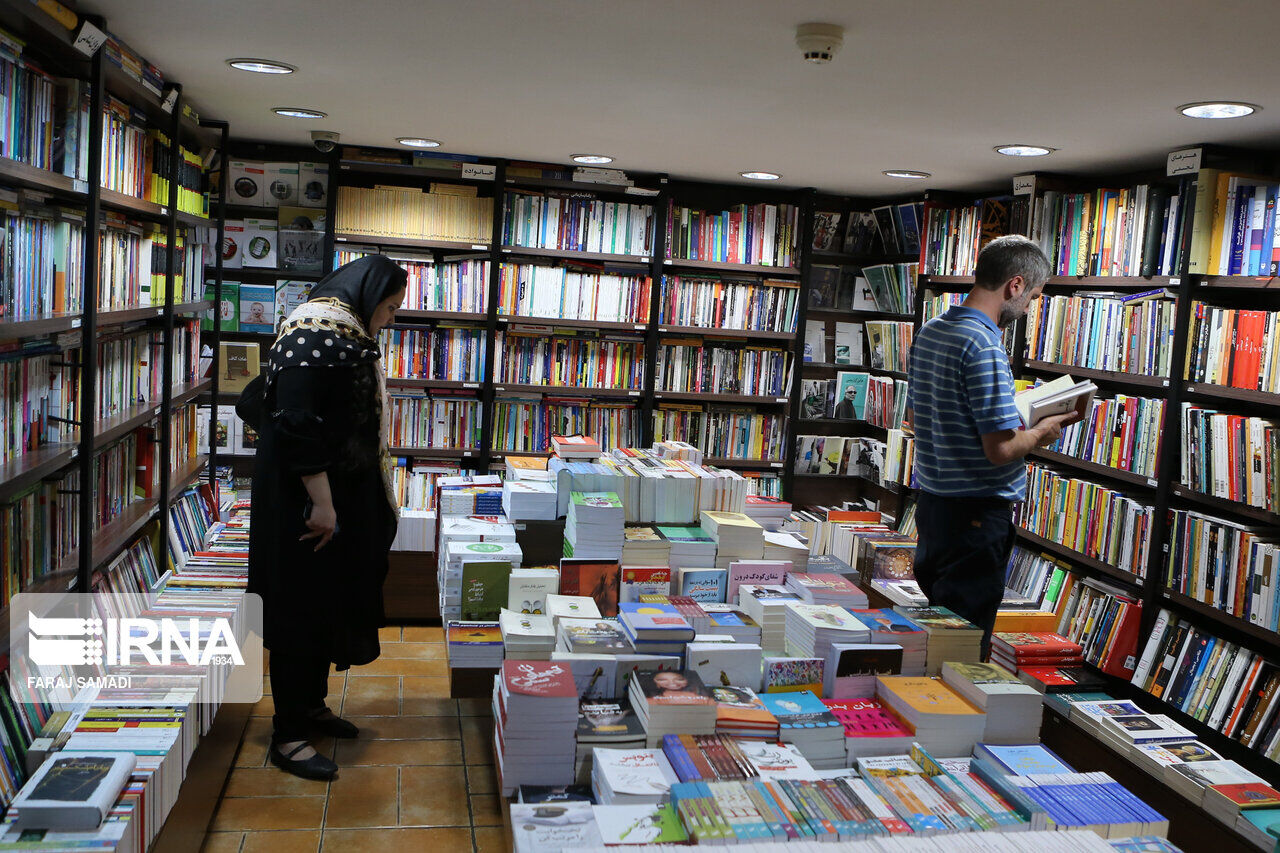 معاون وزیر فرهنگ: کتابفروشان از سال آینده با نمایشگاه مجازی همراه می‌شوند