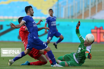 Esteghlal F.C vs Tractor in Iran Pro League