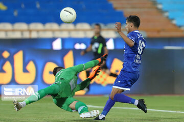 Esteghlal F.C vs Tractor in Iran Pro League