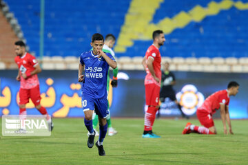 Esteghlal F.C vs Tractor in Iran Pro League