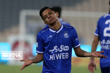 Esteghlal F.C vs Tractor in Iran Pro League