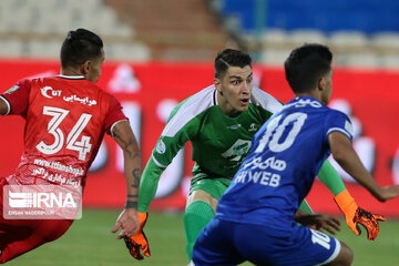 Esteghlal F.C vs Tractor in Iran Pro League