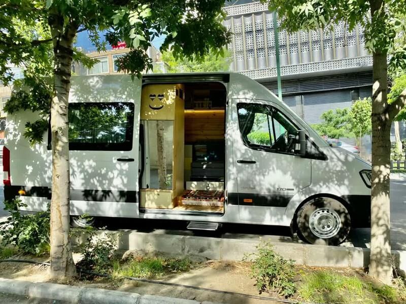 معلم بازنشسته البرزی کتابخانه سیار کشوری راه اندازی کرد