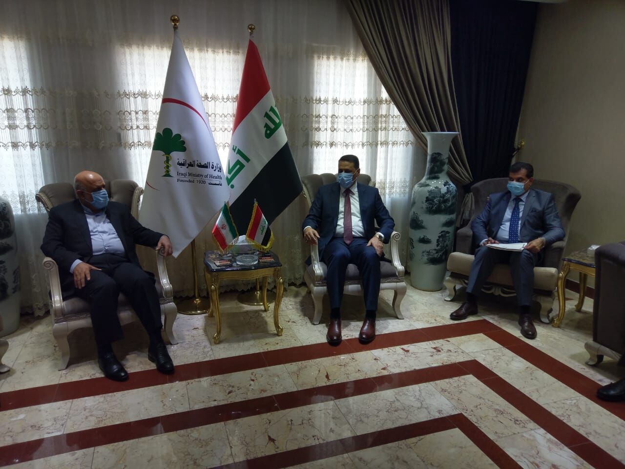 Iranian ambassador, Iraqi health minister discuss traffic of Iranian pilgrims