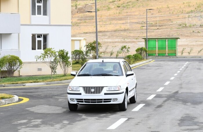 Joint Iran-Azerbaijan car production unveiled in Baku