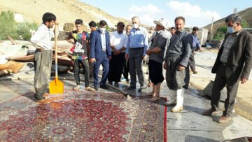 بازدید مسئولان تکاب از روستای سیل‌زده آقدره