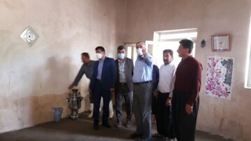 بازدید مسئولان تکاب از روستای سیل‌زده آقدره