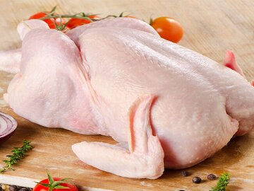 یک مسوول: افزایش تولید و کمبود مرغ در بازار خراسان رضوی شگفت‌آور است