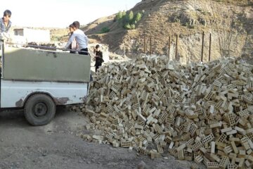 جریان زندگی در روستای سیل‌زده آقدره تکاب