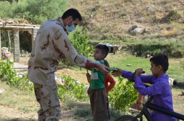 دیدار صمیمی فرماندار هنگ مرزی سردشت با مرزنشینان