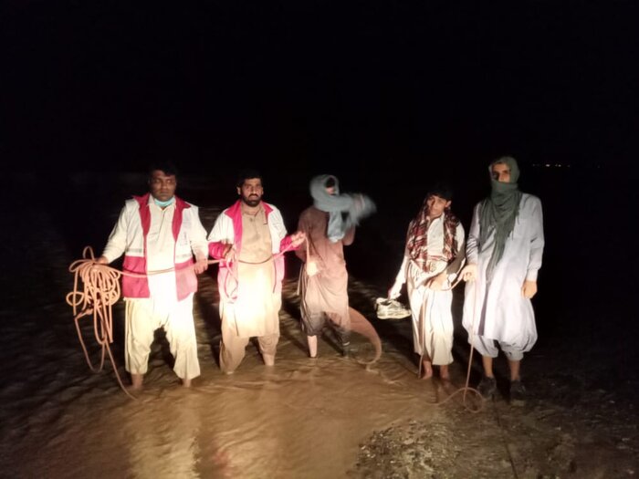 چهار نفر گرفتار سیلاب در ایرانشهر نجات یافتند