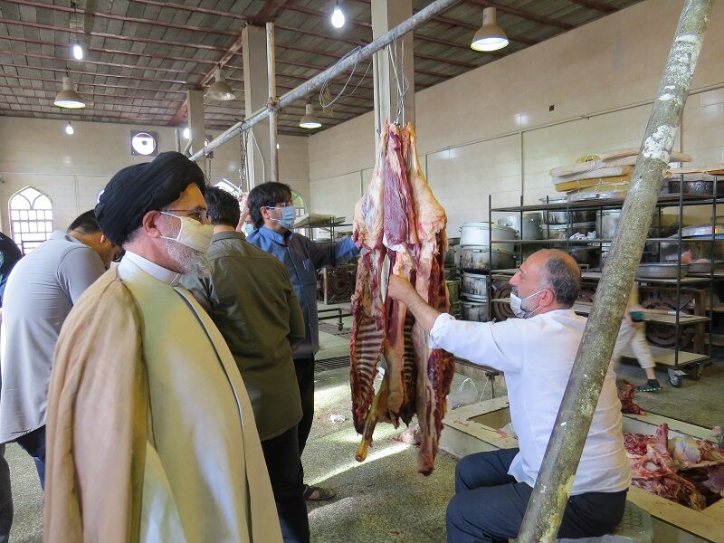 خیران ابرکوه ۱.۴ میلیارد ریال برای خرید دام قربانی کمک کردند