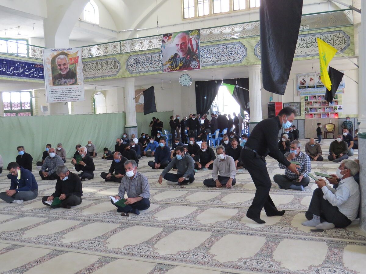 آیین بزرگداشت فعال فضای مجازی و خانواده‌اش در ابرکوه برگزار شد