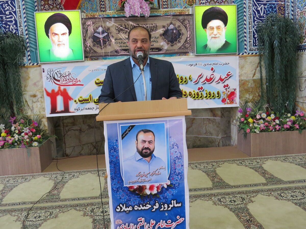 آیین بزرگداشت فعال فضای مجازی و خانواده‌اش در ابرکوه برگزار شد