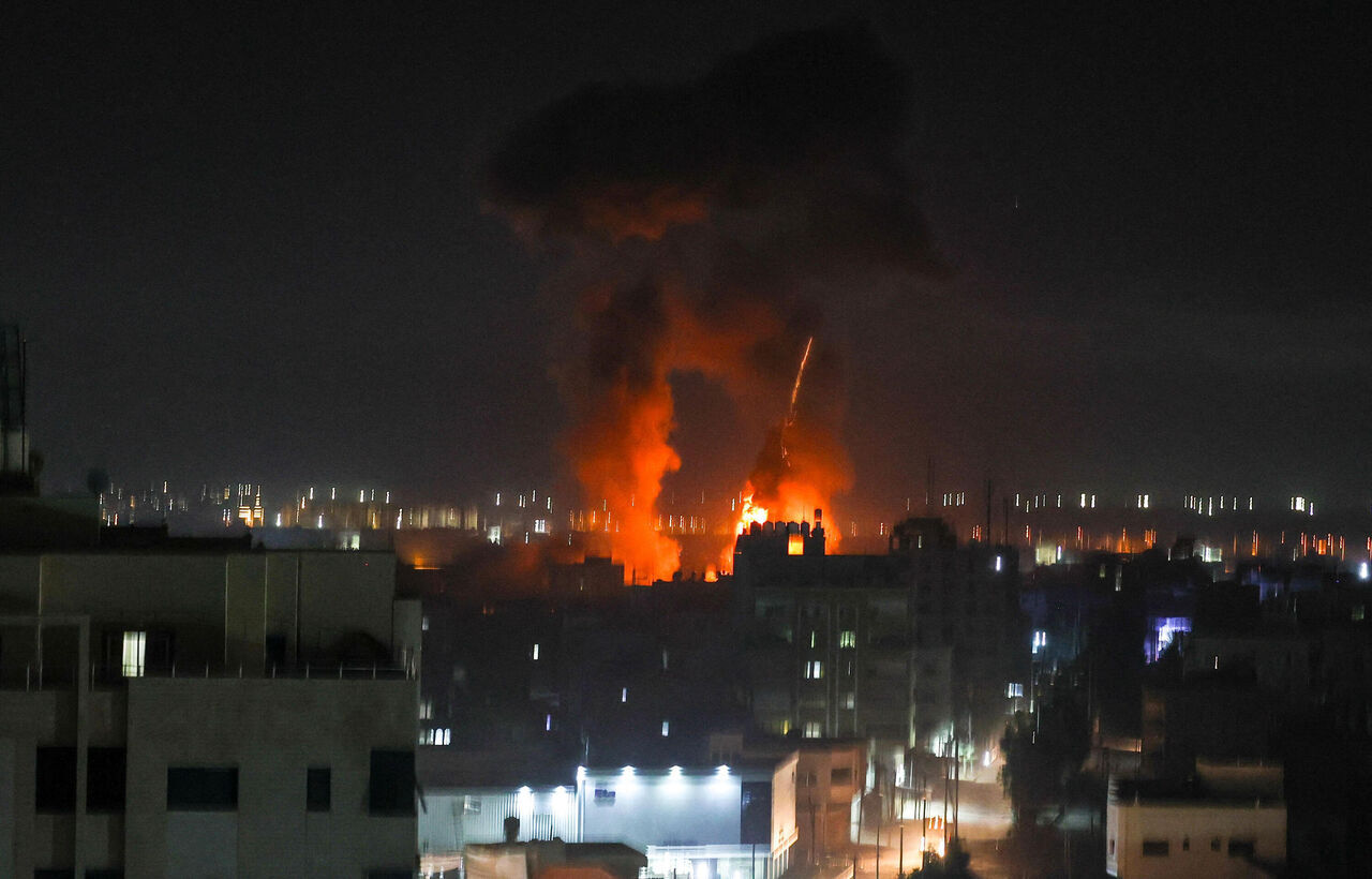 هواپیماهای رژیم صهیونیستی غزه را بمباران کردند