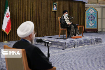 Supreme Leader receives President Rouhani and his cabinet members