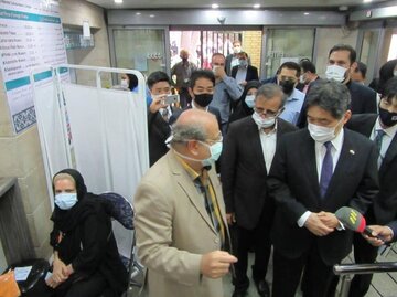 L'ambassadeur du Japon visite le centre de vaccination de Niavaran à Téhéran 