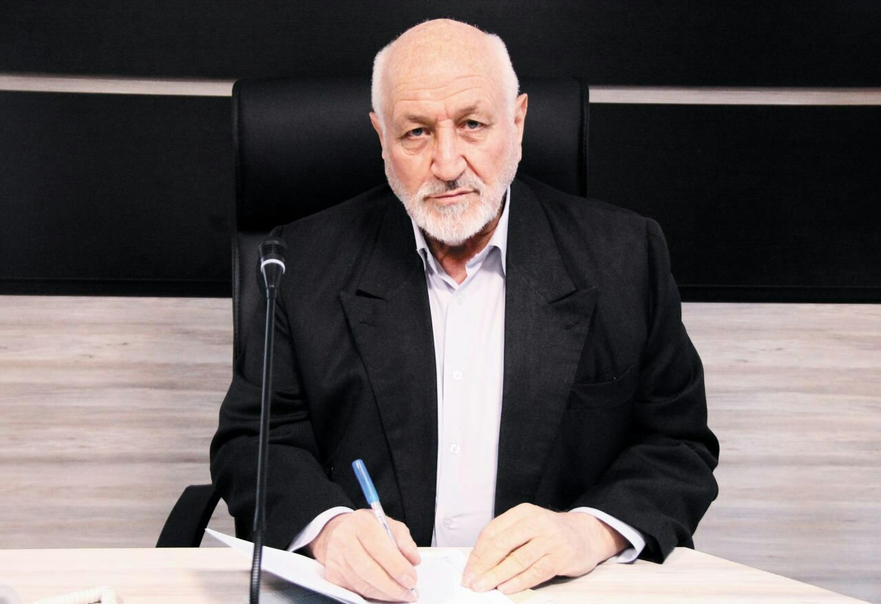 آمریکا پوشالی ترین افسانه، سروده شاعر آیینی کشور به مناسبت ۱۳ آبان