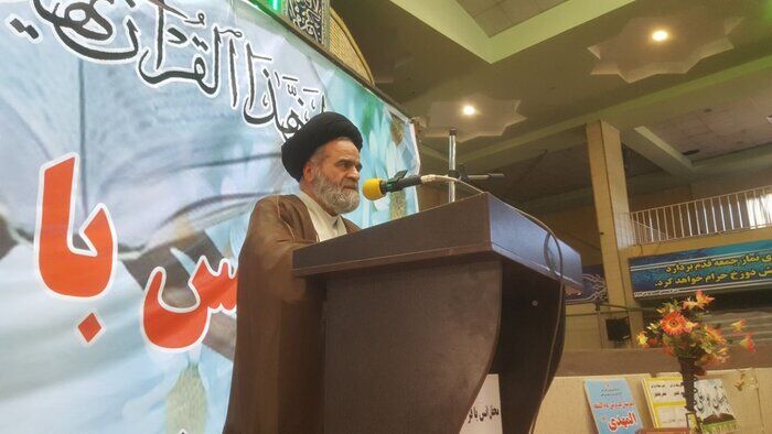 خطیب جمعه خمین: حل مشکلات کشور نیازمند مدیران شجاع است
