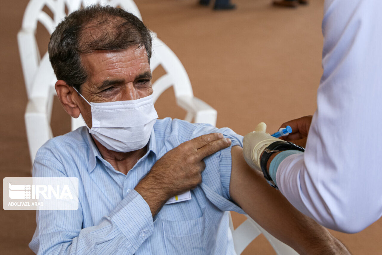 واکسیناسیون معلمان در شادگان آغاز شد