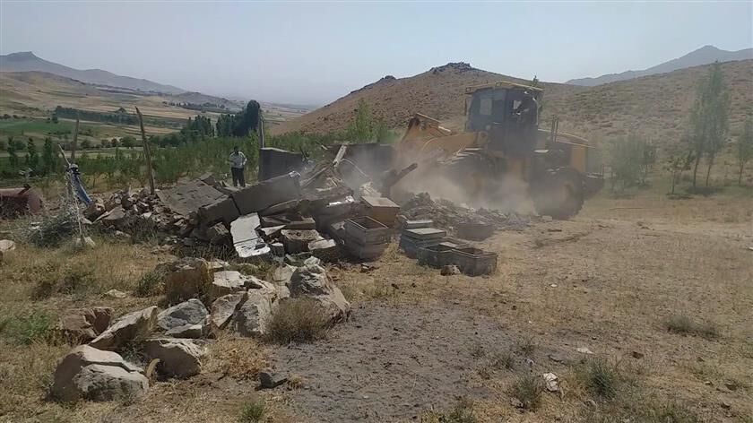 ۵ باب ساخت و ساز غیرمجاز در منطقه حفاظت شده قروه تخریب شد