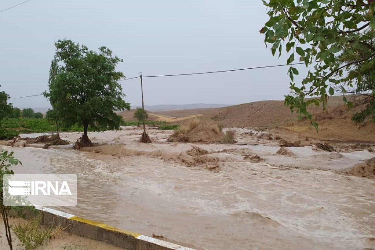 فرماندار: روستاهای در مسیر سیلاب سد استقلال میناب تخلیه شوند