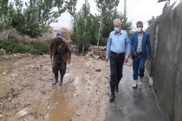 بازدید مسوولان تکاب از روستاهای سیل زده