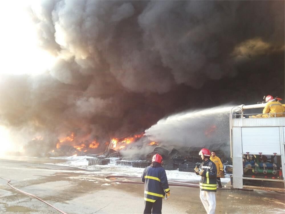آتش سوزی انبار ضایعات شیمیایی در ماهشهر مهار شد