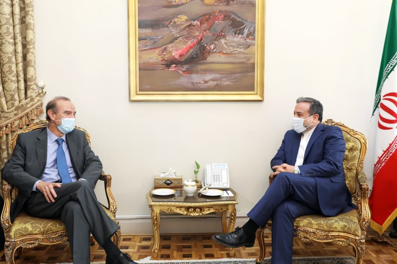 Araghchi, Mora meet, confer about JCPOA