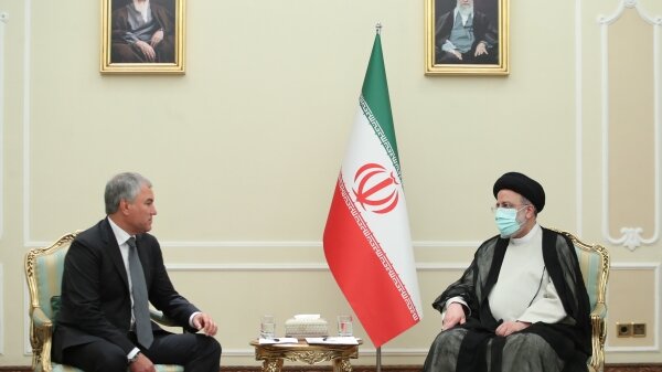 Спикер Госдумы РФ встретился с Раиси