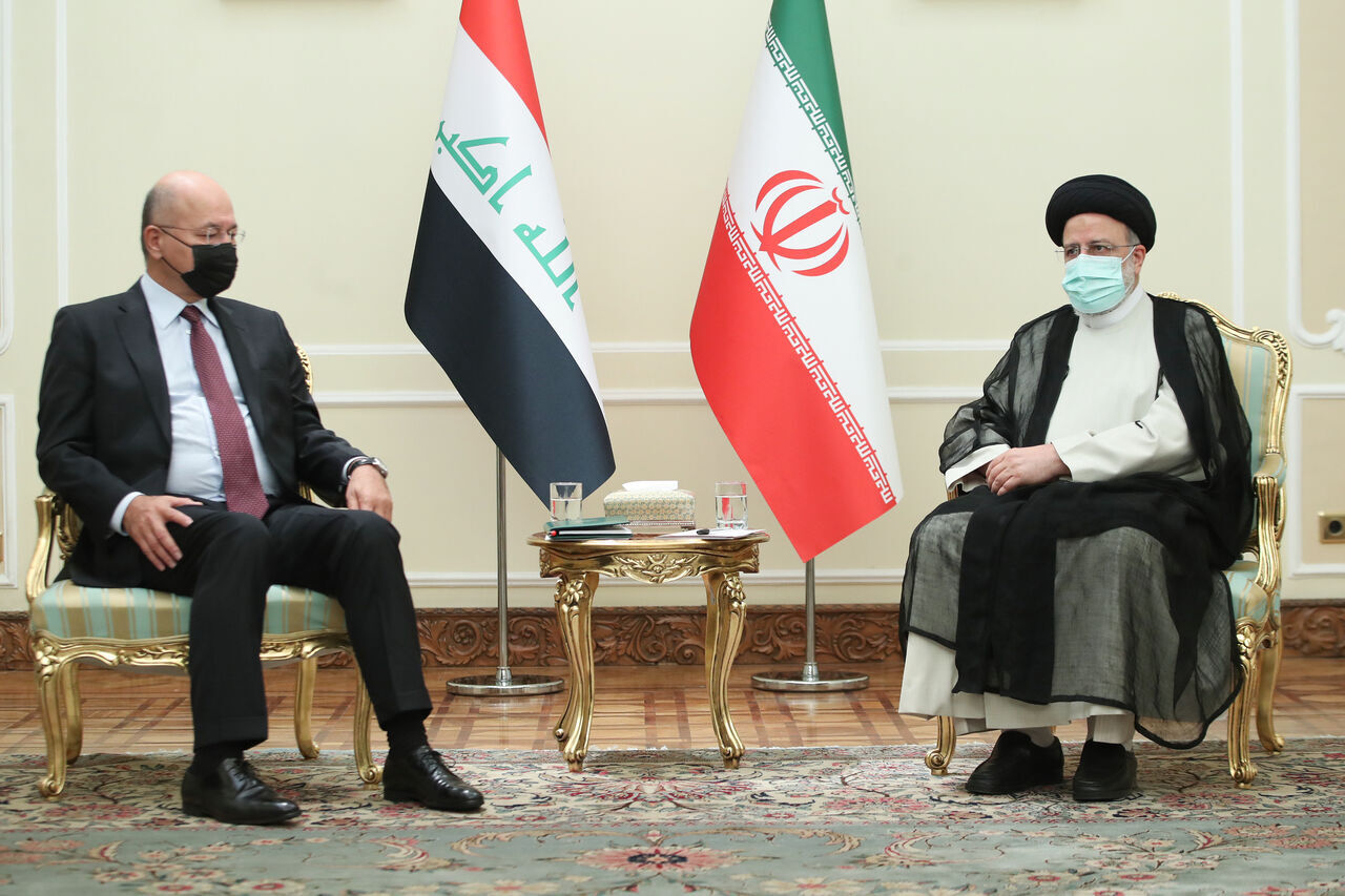 Raisi: Iran calls for strong, powerful Iraq