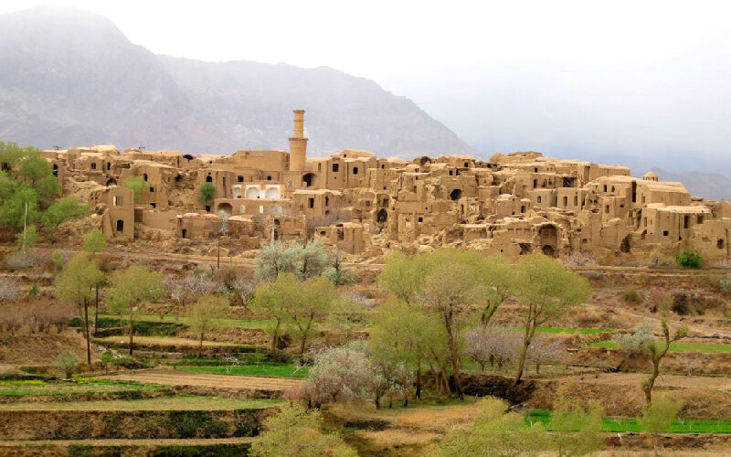 مقاوم‌سازی و احیای قلعه تاریخی خرانق اردکان آغاز شد