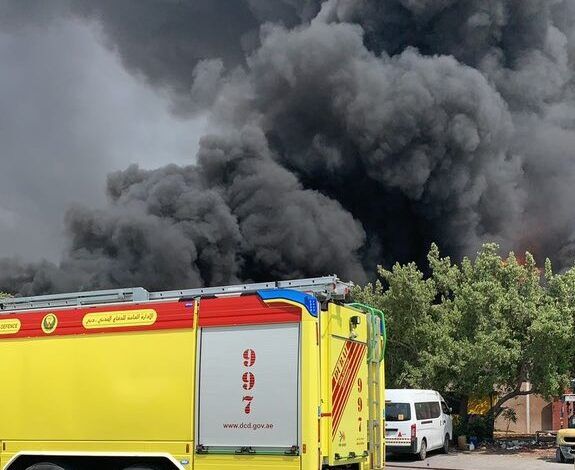 وقوع آتش سوزی در کارخانه مواد پلاستیکی در بندر جبل علی دبی