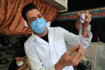 ۸۰۰ نفر از کارگران فضای سبز مشهد علیه کرونا واکسینه شدند